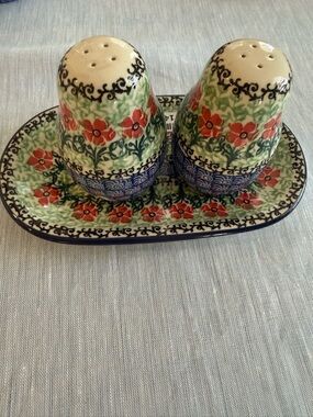 Polish Pottery Salt Pepper Set & Tray Boleslawiec Poland Maraschino Pattern